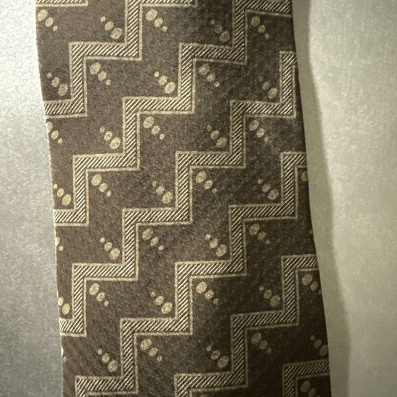 PRE OWNED DESIGNER GIORGIO ARMANI TIE - Picture 2 of 5